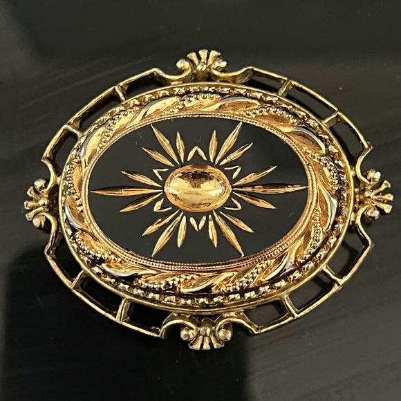 Vintage Pauline Rader Brooch Victorian Revival Molded Black Glass Gold P… - Picture 1 of 10